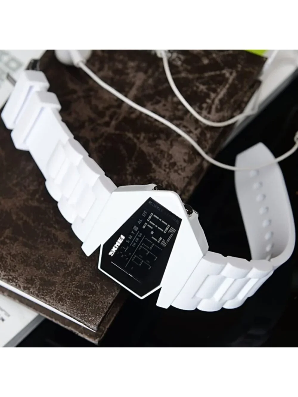 Men's Digital Military Sports Watch - Waterproof LED Airplane Design, Stylish